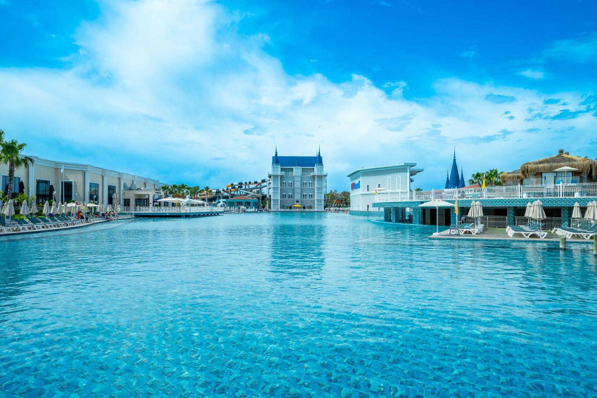 Hotel Granada Luxury Belek - Family Kids Concept Esterno foto The resort's main pool