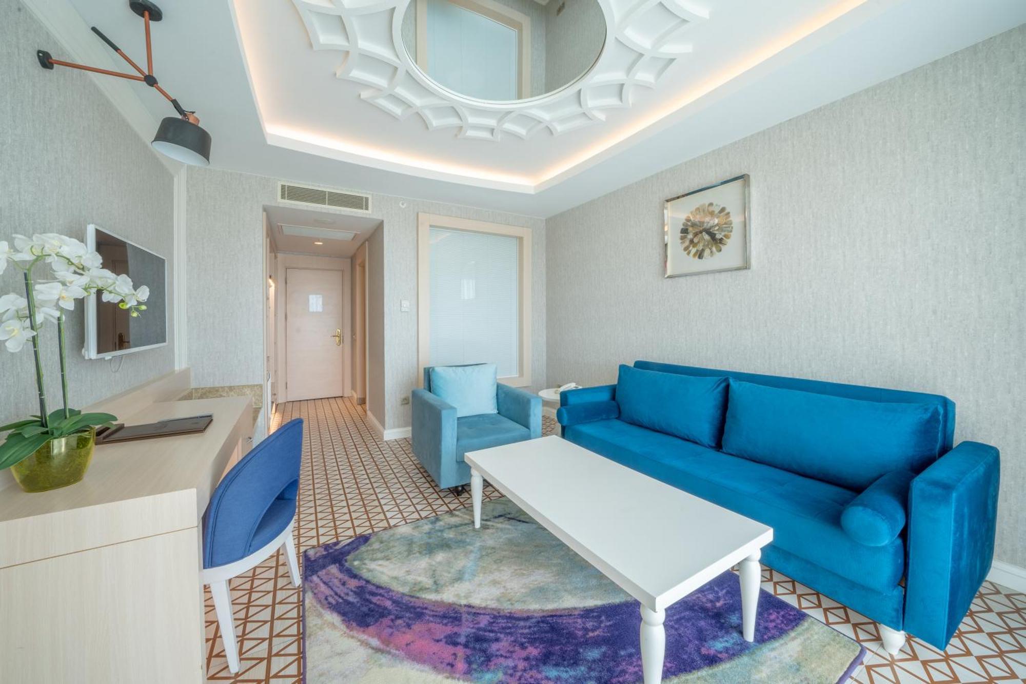 Hotel Granada Luxury Belek - Family Kids Concept Esterno foto A living room in a hotel suite