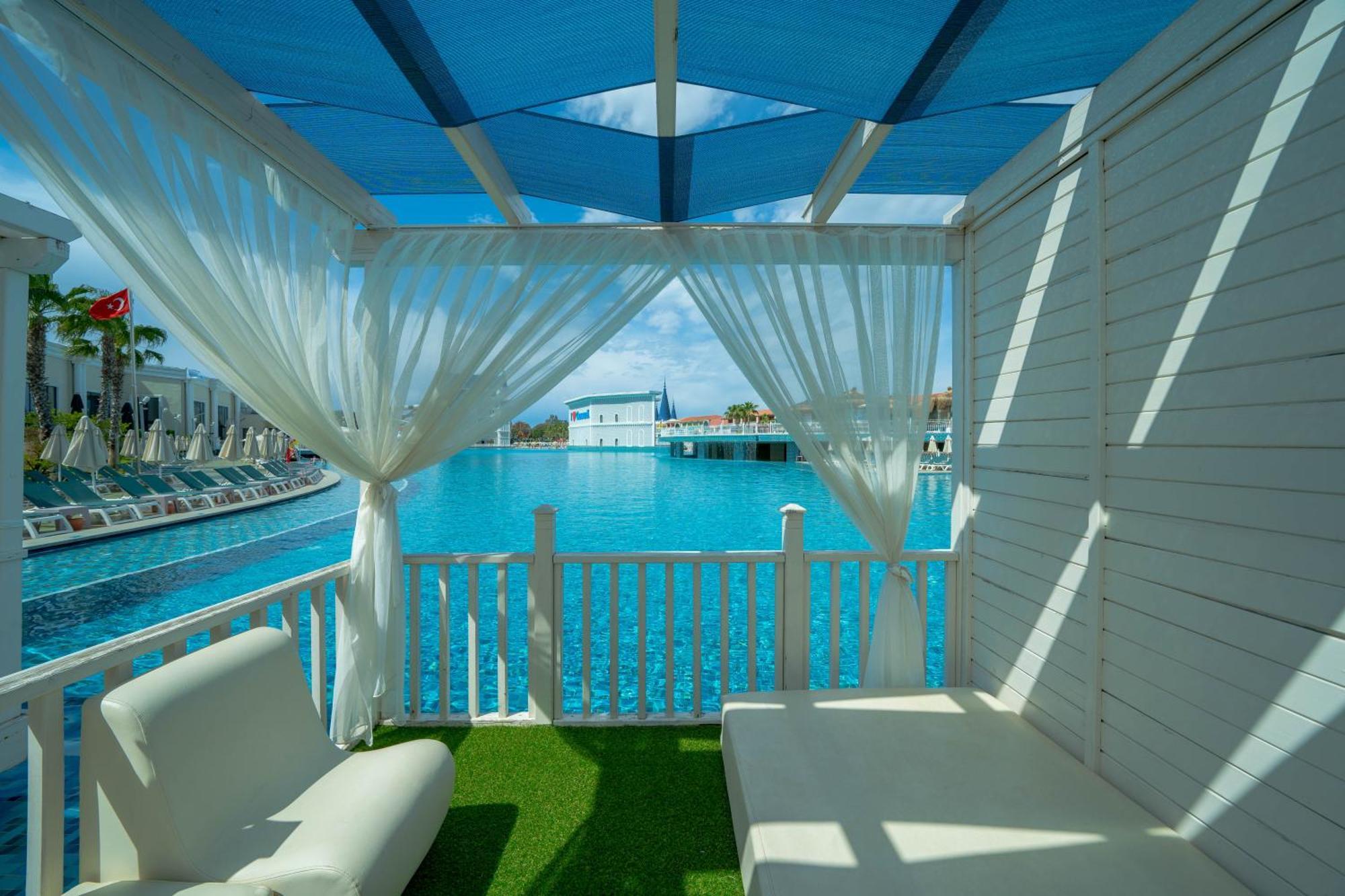 Hotel Granada Luxury Belek - Family Kids Concept Esterno foto The view from the balcony of a room at the Atlantis Paradise Island