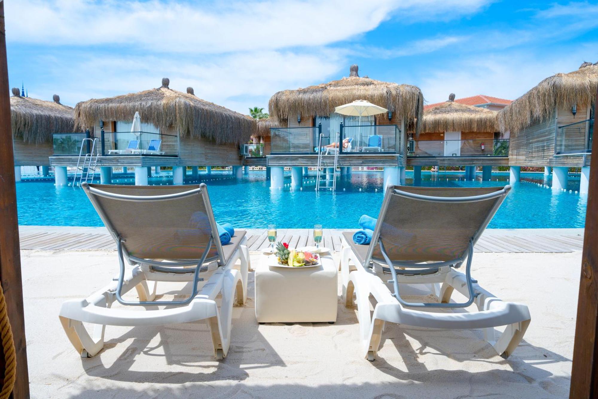 Hotel Granada Luxury Belek - Family Kids Concept Esterno foto The resort's pool