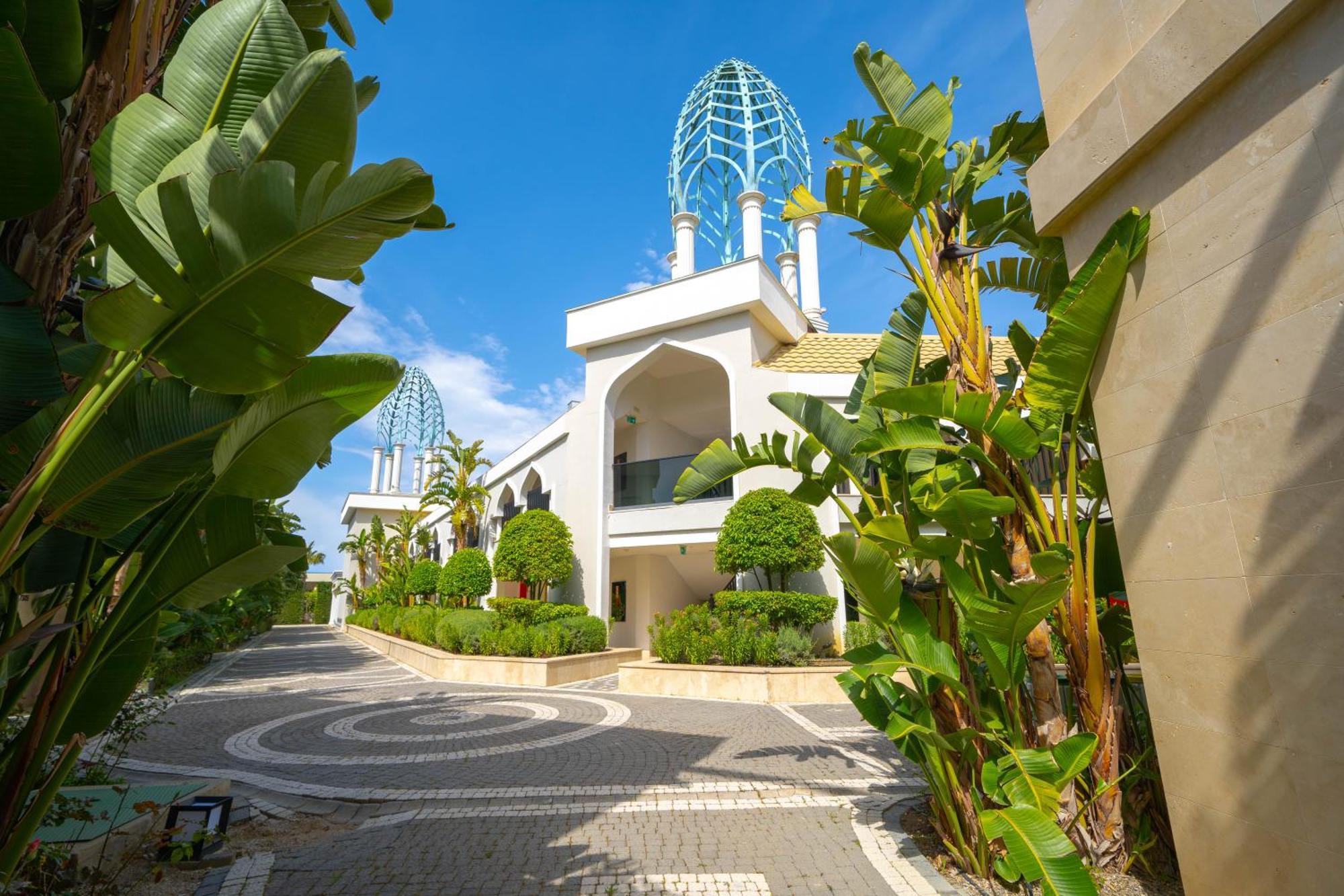 Hotel Granada Luxury Belek - Family Kids Concept Esterno foto The resort's main entrance