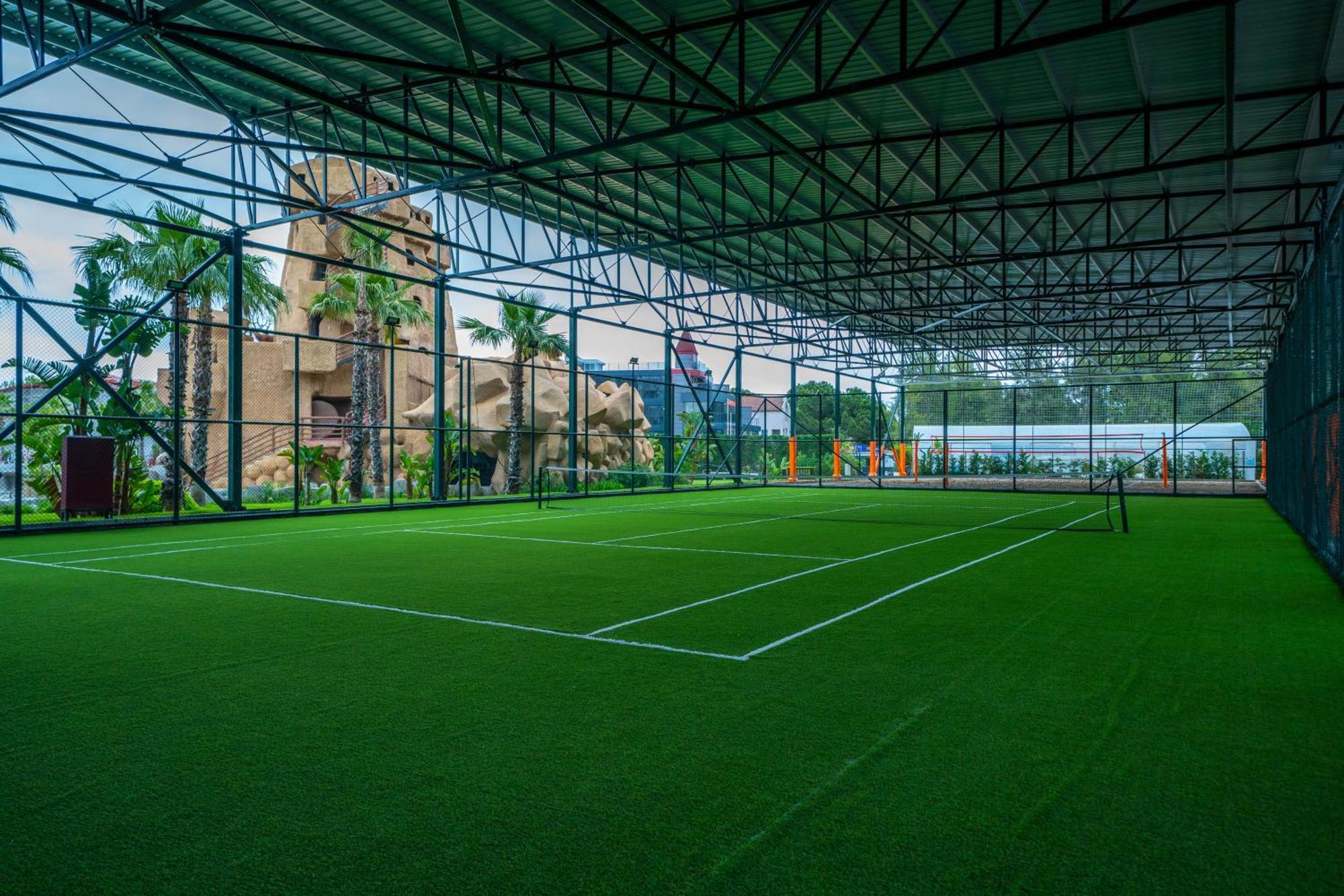 Hotel Granada Luxury Belek - Family Kids Concept Esterno foto Indoor football field