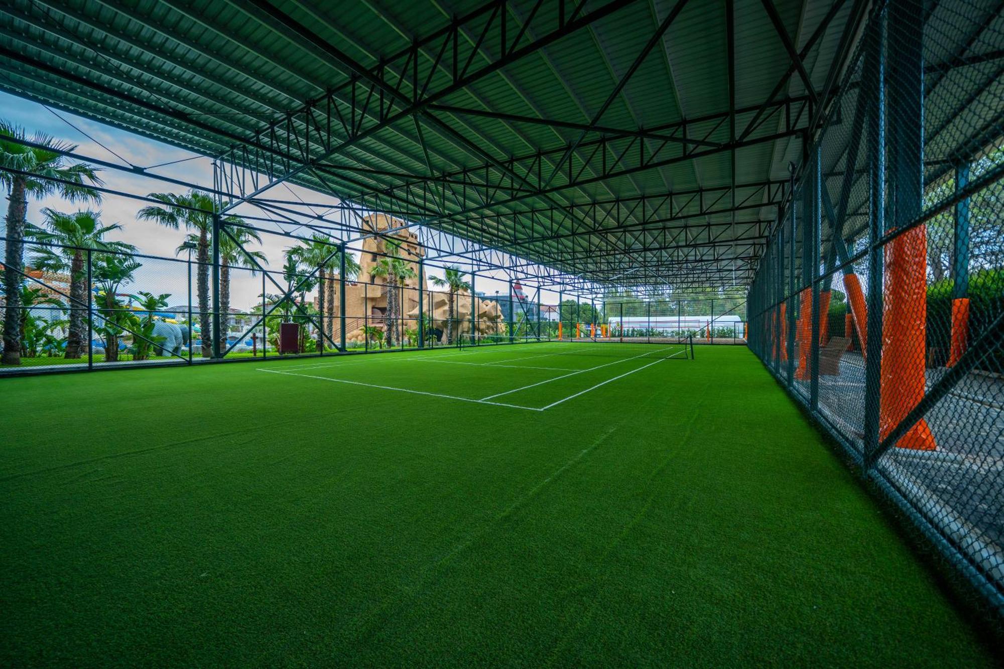 Hotel Granada Luxury Belek - Family Kids Concept Esterno foto Indoor football field